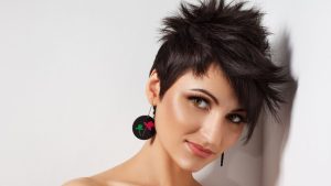 Modern women's haircuts-Behairstyle.gr